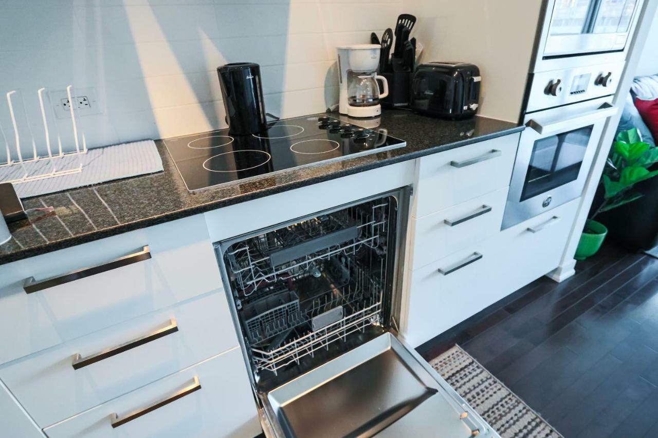 Micasa Suites - Modern Executive Condo Торонто Экстерьер фото